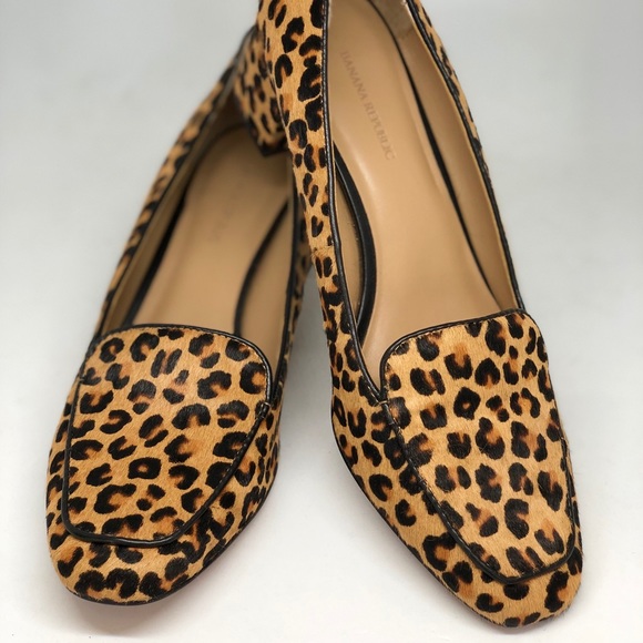 Banana Republic Shoes - BANANA REPUBLIC💥SOLD OUT💥Animal Print Pumps Size 9